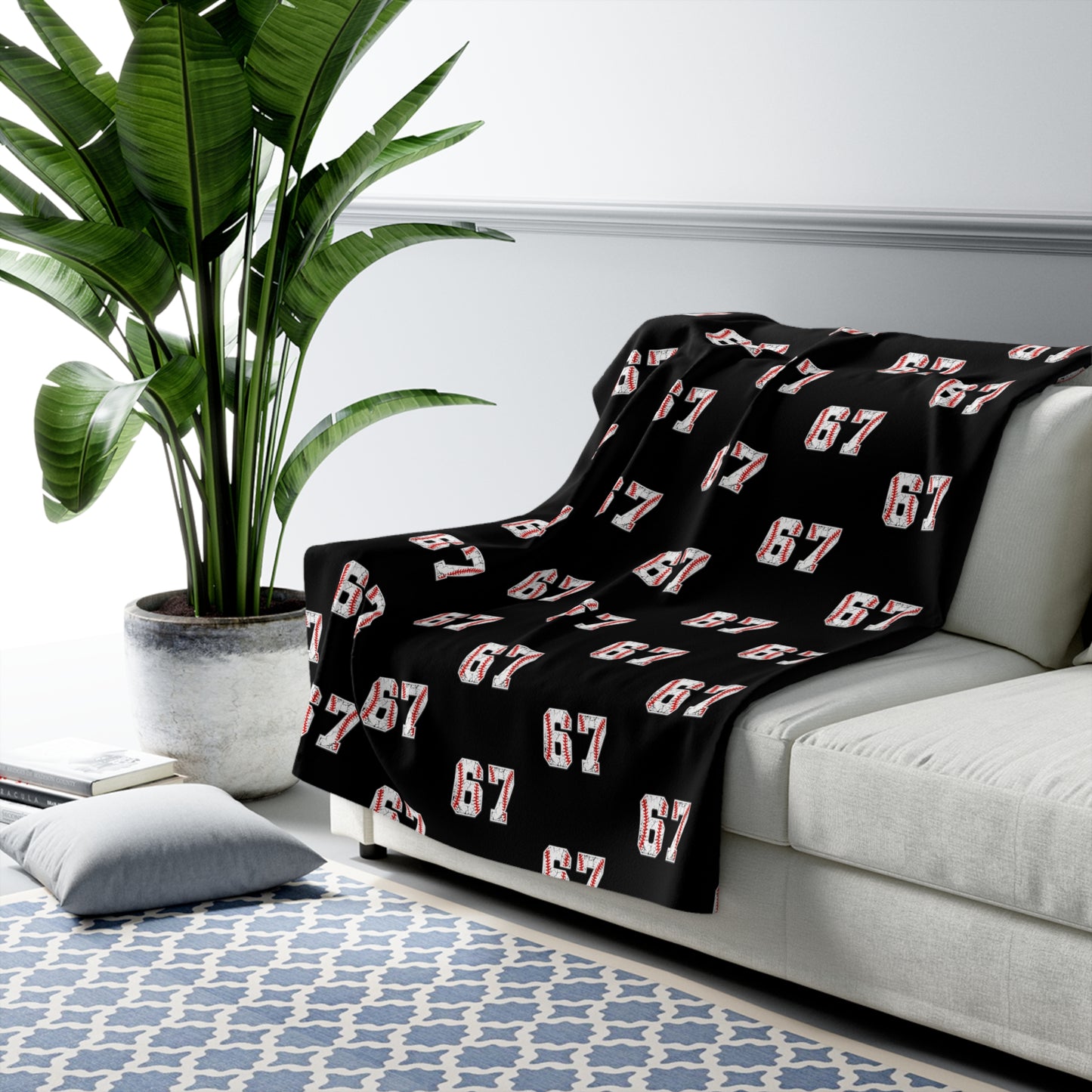 Sherpa Blanket — Cozy Black '67' Baseball Patterned Throw